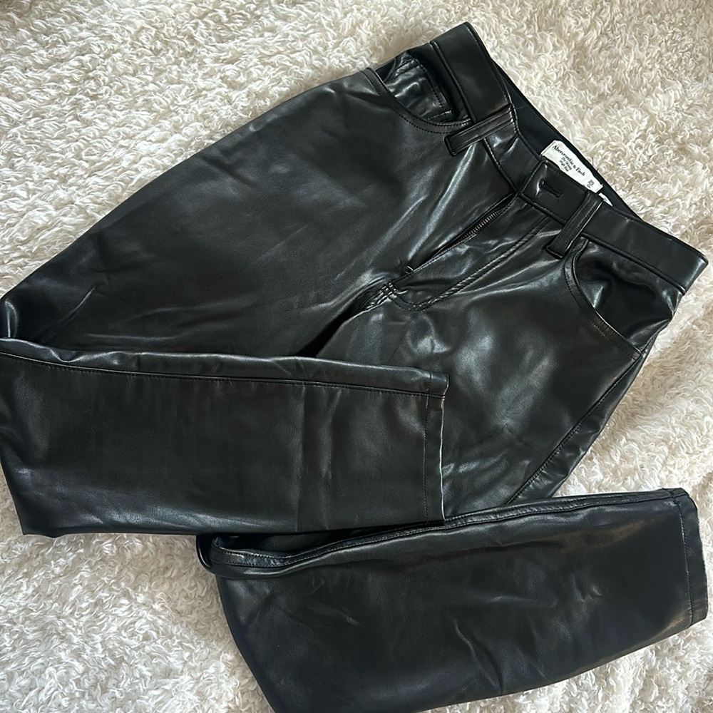 Abercrombie skinny high rise curve love vegan leather pants size 25/0